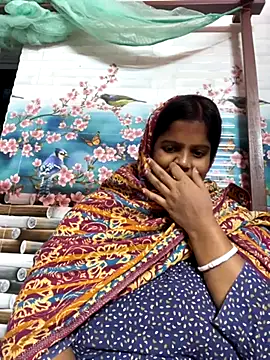 Snapshot of Beauty-queen chatting on 11.14.25 Beauty-queen online show from 11.14.25