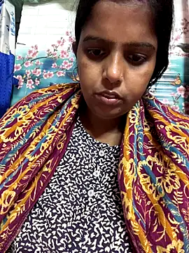 Snapshot of Beauty-queen chatting on 11.15.25 Beauty-queen online show from 11.15.25