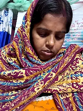 Snapshot of Beauty-queen chatting on 11.16.25 Beauty-queen online show from 11.16.25