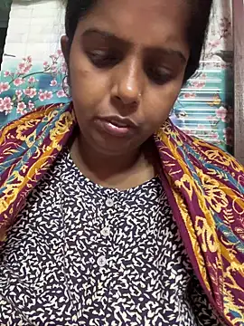 Snapshot of Beauty-queen chatting on 11.19.25 Beauty-queen online show from 11.19.25