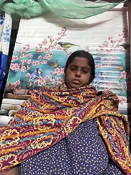 Snapshot of Beauty-queen chatting on 11.20.25 Beauty-queen online show from 11.20.25