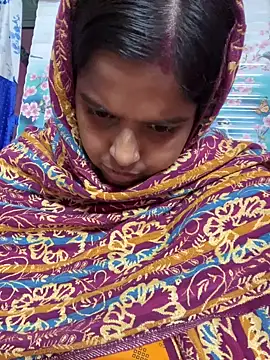 Snapshot of Beauty-queen chatting on 11.22.25 Beauty-queen online show from 11.22.25