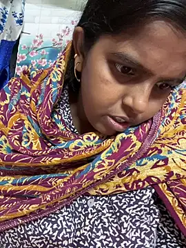 Snapshot of Beauty-queen chatting on 12.14.25 Beauty-queen online show from 12.14.25