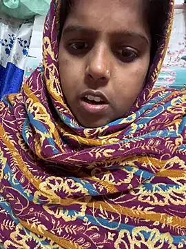 Snapshot of Beauty-queen chatting on 12.15.25 Beauty-queen online show from 12.15.25