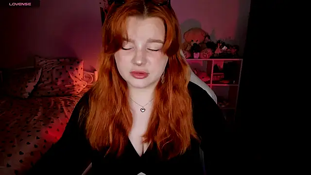 Snapshot of _Lisa_x chatting on 10.11.25  Lisa x online show from 10.11.25