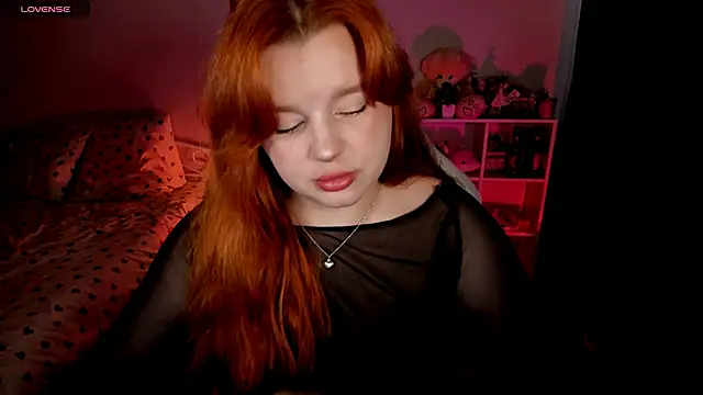 Snapshot of _Lisa_x chatting on 10.12.25  Lisa x online show from 10.12.25