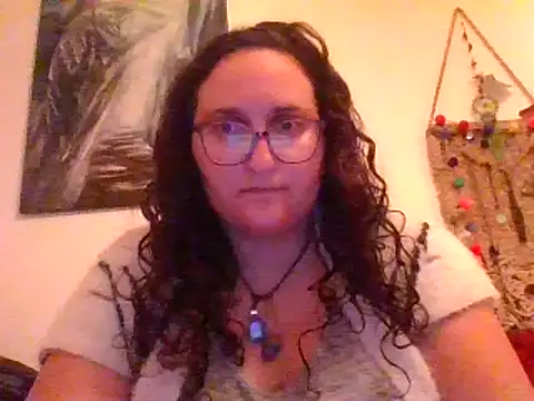 Snapshot of juicyrubies chatting on 03.22.25 juicyrubies online show from 03.22.25