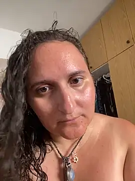 Snapshot of juicyrubies chatting on 09.22.25 juicyrubies online show from 09.22.25