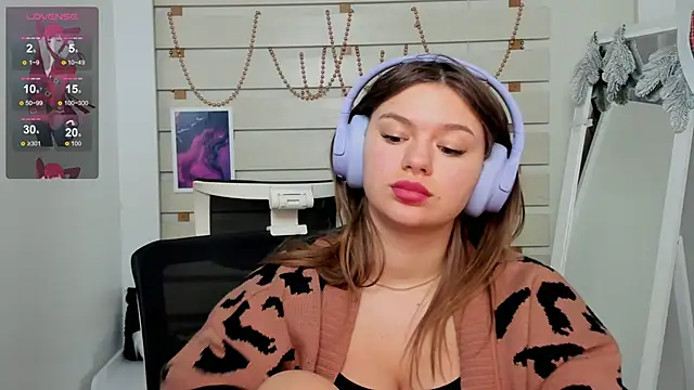 Josephine Kiss online show from 01.11.25