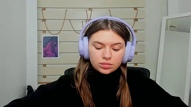 Josephine Kiss online show from 02.08.25