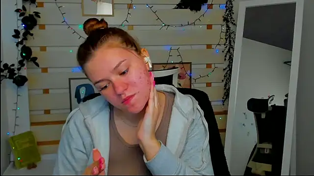 Josephine Kiss online show from 04.25.26
