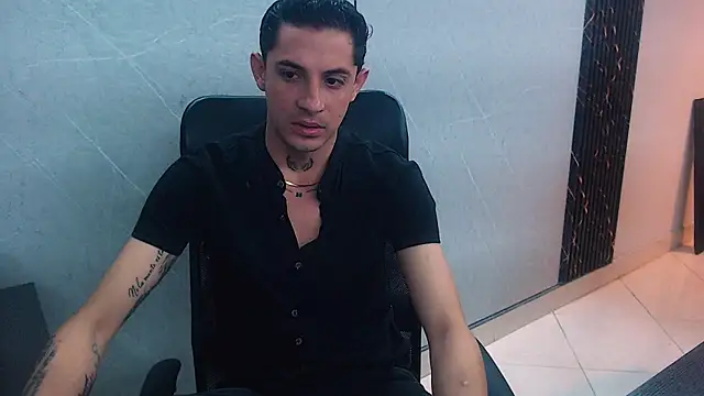 Snapshot of Erick_Wall chatting on 02.23.25 Erick Wall online show from 02.23.25
