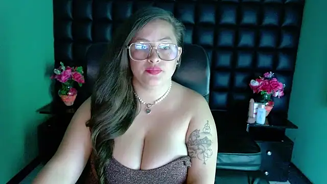 Snapshot of SaraThomso chatting on 12.05.24 SaraThomso online show from 12.05.24