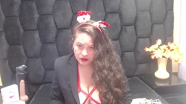 Snapshot of SaraThomso chatting on 12.24.24 SaraThomso online show from 12.24.24