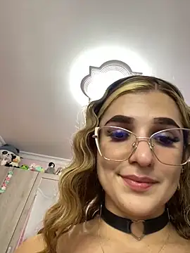 Snapshot of caroline_jonson chatting on 12.14.24 caroline jonson online show from 12.14.24