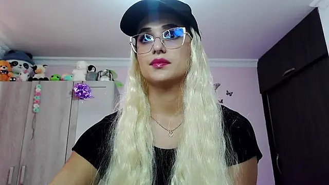 Snapshot of caroline_jonson chatting on 02.23.25 caroline jonson online show from 02.23.25