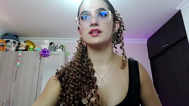 Snapshot of caroline_jonson chatting on 03.20.25 caroline jonson online show from 03.20.25