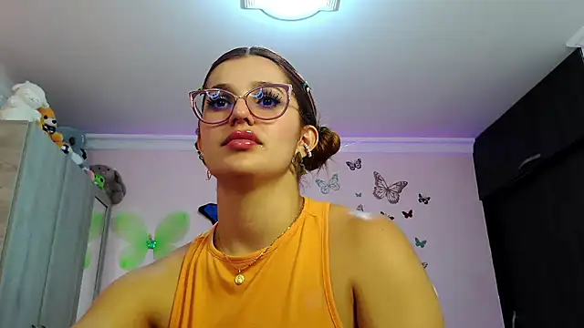 Snapshot of caroline_jonson chatting on 09.28.25 caroline jonson online show from 09.28.25