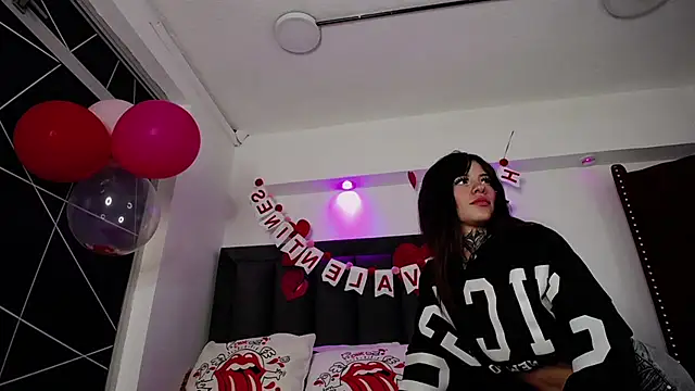 Tifanny Sweett online show from 02.13.25