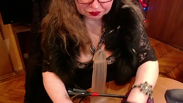 Snapshot of Miss_Tress chatting on 12.18.24 Miss Tress online show from 12.18.24