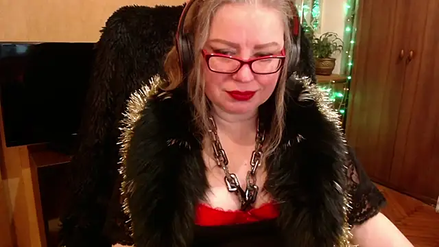 Snapshot of Miss_Tress chatting on 12.30.24 Miss Tress online show from 12.30.24