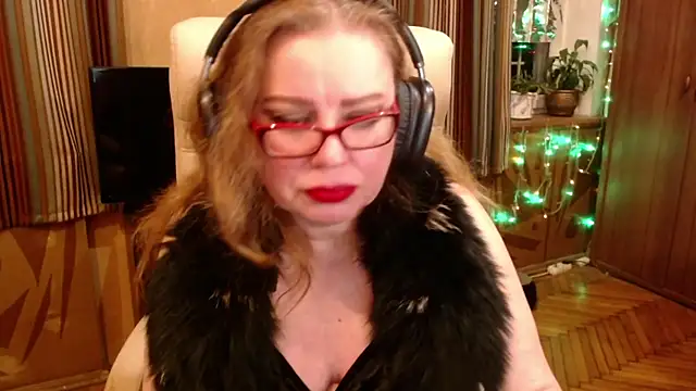 Snapshot of Miss_Tress chatting on 02.25.26 Miss Tress online show from 02.25.26