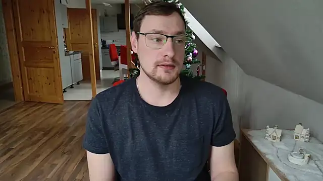 Snapshot of Relsxboy chatting on 12.10.24 Relsxboy online show from 12.10.24