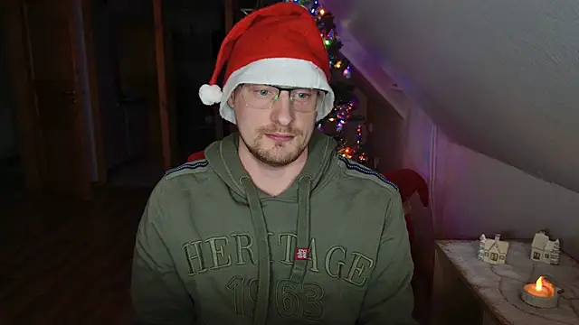 Snapshot of Relsxboy chatting on 12.19.24 Relsxboy online show from 12.19.24