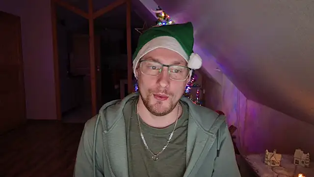 Snapshot of Relsxboy chatting on 12.26.24 Relsxboy online show from 12.26.24