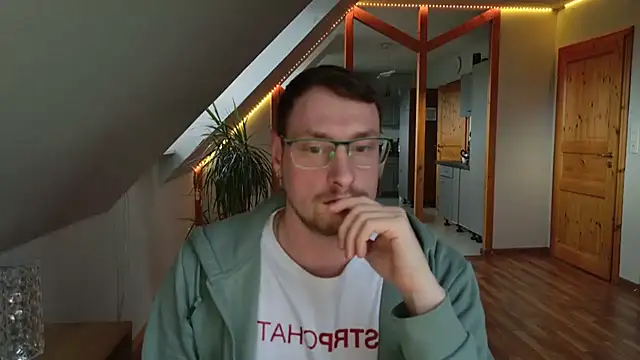 Snapshot of Relsxboy chatting on 03.13.25 Relsxboy online show from 03.13.25