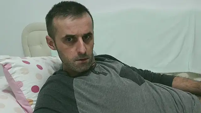 Snapshot of stevenpit chatting on 12.15.24 stevenpit online show from 12.15.24