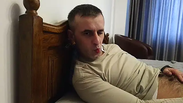 Snapshot of stevenpit chatting on 12.31.24 stevenpit online show from 12.31.24