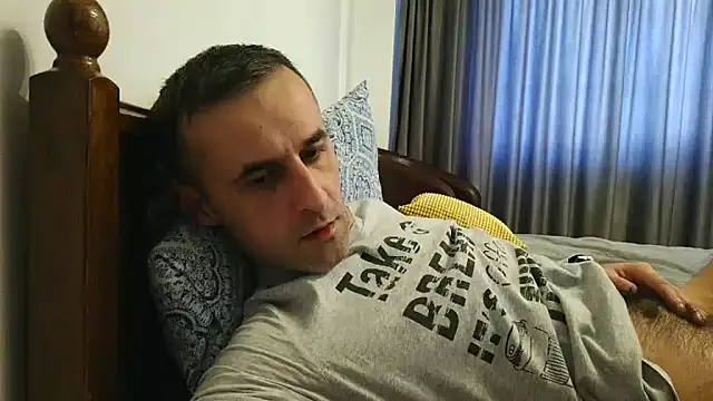 Snapshot of stevenpit chatting on 01.01.25 stevenpit online show from 01.01.25