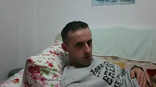 Snapshot of stevenpit chatting on 01.01.25 stevenpit online show from 01.01.25