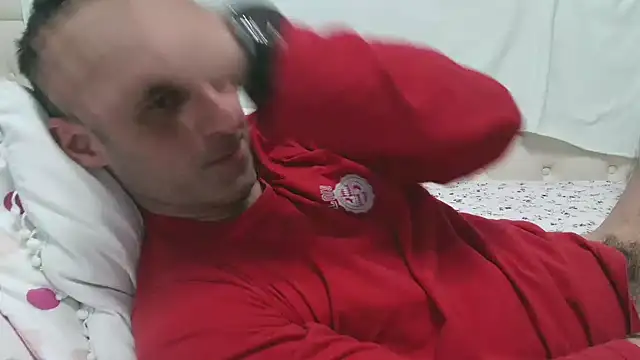 Snapshot of stevenpit chatting on 03.08.25 stevenpit online show from 03.08.25