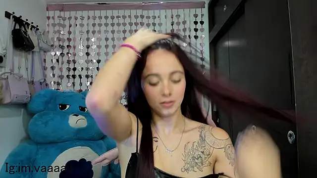 Snapshot of lucyy_tay chatting on 12.31.24 lucyy tay online show from 12.31.24