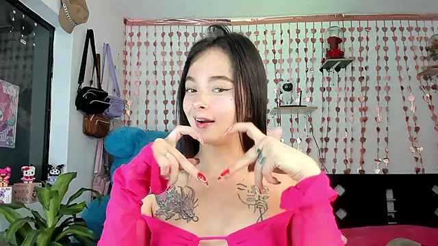 Snapshot of lucyy_tay chatting on 09.26.25 lucyy tay online show from 09.26.25