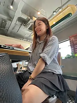 Snapshot of Emily_9xx chatting on 11.23.25 Emily 9xx online show from 11.23.25