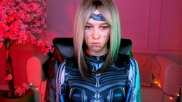 Snapshot of LolaLemona chatting on 12.15.24 LolaLemona online show from 12.15.24