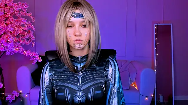 Snapshot of LolaLemona chatting on 12.15.24 LolaLemona online show from 12.15.24