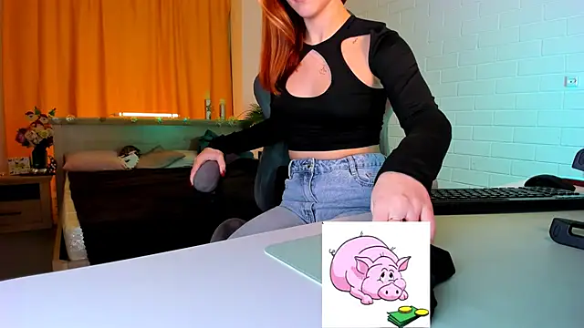 Snapshot of LolaLemona chatting on 12.21.24 LolaLemona online show from 12.21.24