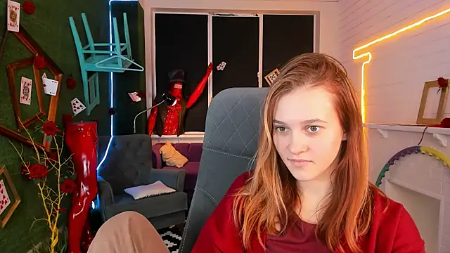 Snapshot of LolaLemona chatting on 12.26.24 LolaLemona online show from 12.26.24