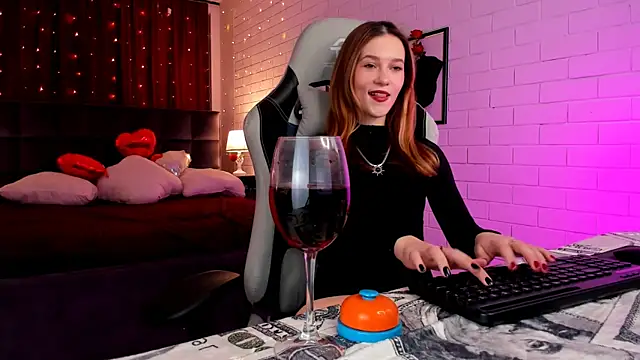 Snapshot of LolaLemona chatting on 03.02.25 LolaLemona online show from 03.02.25