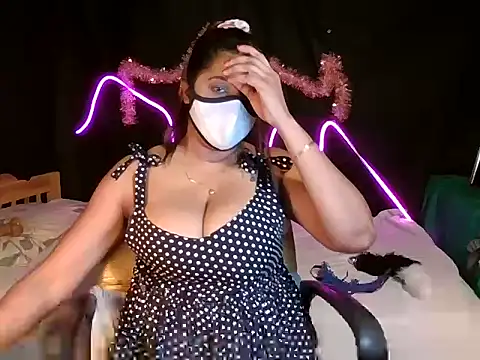 Snapshot of Addy_Xl chatting on 01.08.25 Addy Xl online show from 01.08.25