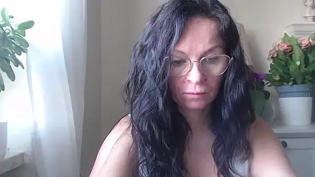 HelenLuxx online show from 10.31.25