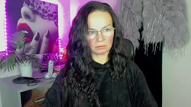 HelenLuxx online show from 02.18.26