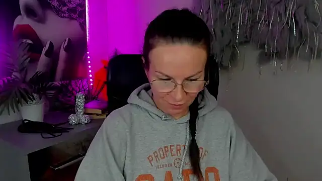 HelenLuxx online show from 02.26.26