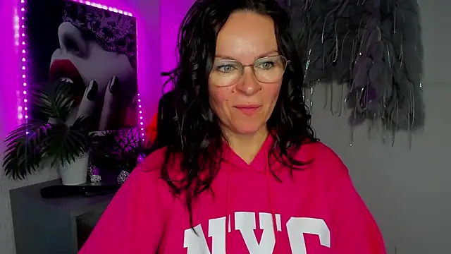 HelenLuxx online show from 03.07.26