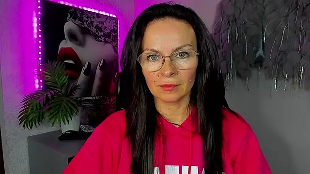 HelenLuxx online show from 04.22.26