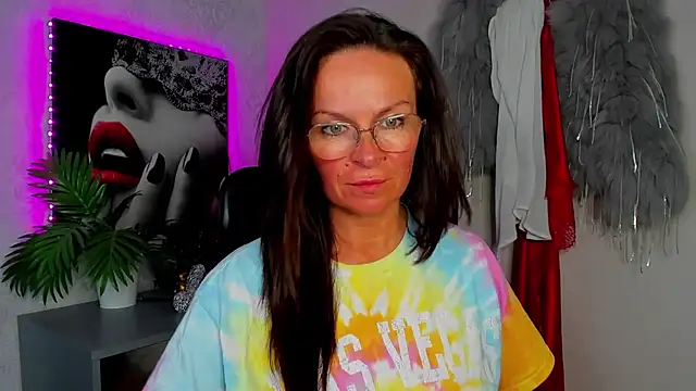HelenLuxx online show from 06.22.26